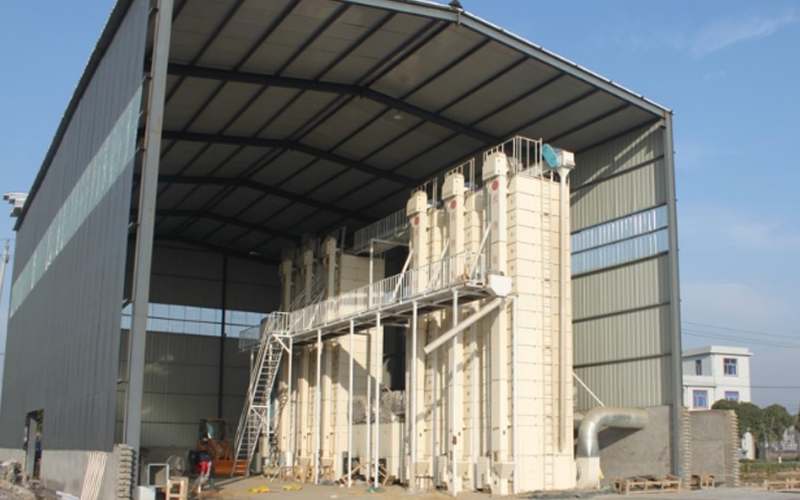 Seis torres de secado de granos FMWORLD instaladas en una fábrica